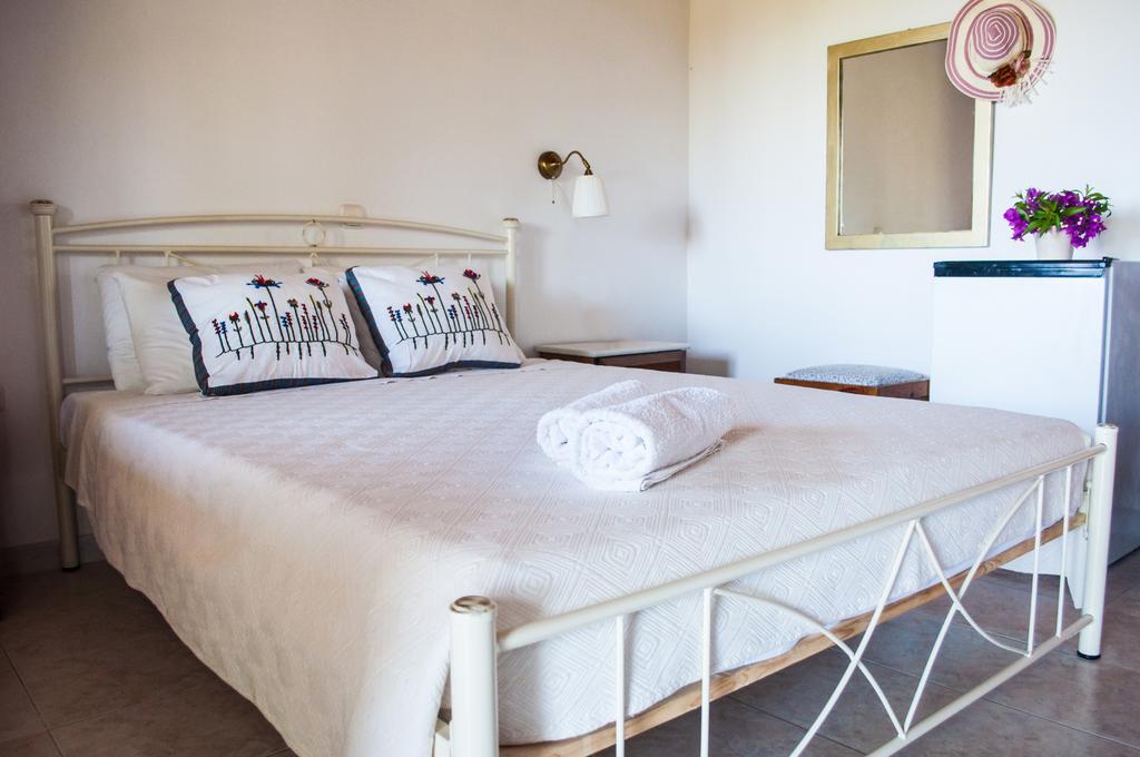 Angela Studios Ieromonachos Habitación foto